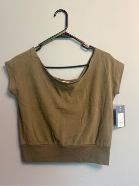 Universal Thread Olive Green Cropped Scoop Tee